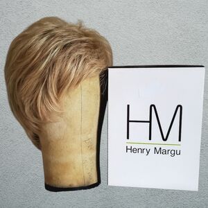 Henry Margu "Amber" Wig Ash Blonde Short Pixie Unused In Box Featherlight